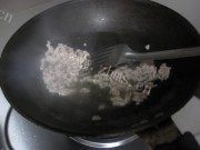 美味的白菜炒肉做法图解3)
