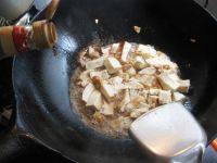 家常菜五花肉烧豆腐做法图解8)