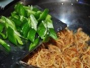 美味的青椒银鱼做法图解1)