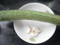 香糯的蒜蓉蒸丝瓜做法图解1)