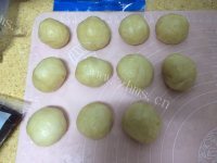 苏式蛋黄肉松月饼做法图解6)