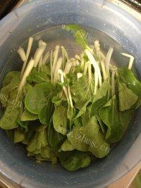 自制肉丸白菜汤做法图解2)