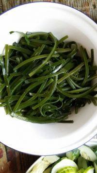 家常菜清炒海带丝做法图解1)