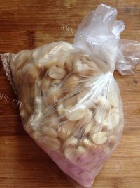 下酒菜麻辣花生做法图解7)