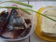 「绿色食物」鱼头豆腐汤做法图解1)