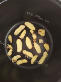 美味的电饭锅盐焗鸡做法图解4)