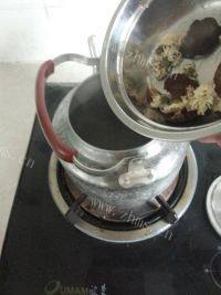 自制罗汉果菊花茶做法图解4)