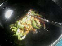 家常菜辣椒炒苦瓜