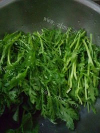 色泽鲜亮的清炒茼蒿做法图解1)