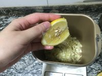 自制百香果果酱做法图解3)
