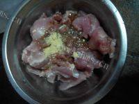 家常菜青瓜炒肉片做法图解3)