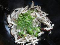 家常菜香菇炒豆干做法图解7)