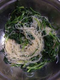 简单的凉拌菠菜粉丝做法图解7)