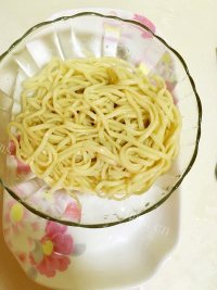 美味的鸡蛋炒面做法图解4)