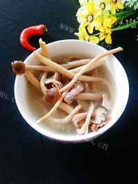 美味的茶树菇瘦肉汤