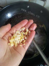 美味的紫菜瘦肉汤做法图解4)