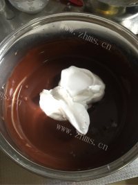 诱人的巧克力慕斯蛋糕做法图解5)