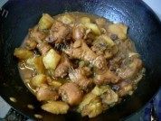 鸡腿炖土豆做法图解7)