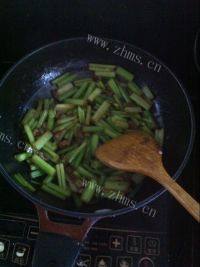 家常菜肉炒芹菜