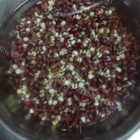 营养丰富的红豆薏米粥的做法图解一