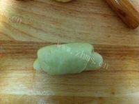 独特的肉松面包卷做法图解9)