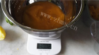 色泽鲜亮的芒果流心慕斯做法图解8)