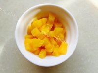 美味的芒果黄桃冰棒做法图解7)