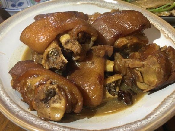 回味无穷的红烧猪蹄