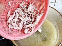 「DIY美食」皮蛋瘦肉粥做法图解7)