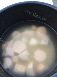 美味的红薯小米粥做法图解3)