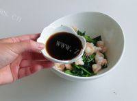 好吃的菠菜虾仁做法图解8)