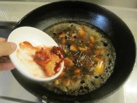 家常菜腐乳烧肉做法图解7)