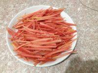 家常菜胡萝卜炒金针菇做法图解2)