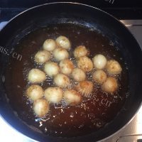 美味沙茶虎皮蛋做法图解4)