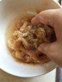 美味佳肴般的小酥肉做法图解3)