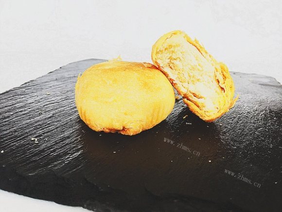 芳香四溢的金丝肉松饼