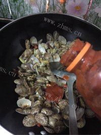 色泽不错的香辣花甲做法图解10)