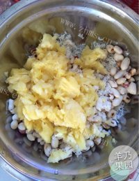 美味的傣味菠萝饭做法图解4)