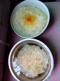 美味的雪梨银耳糖水做法图解3)