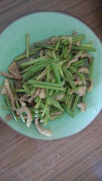 家常菜芹菜肉丝