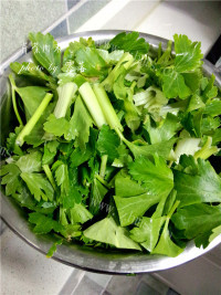 家常菜芹菜肉末做法图解1)