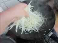 唇齿留香的醋溜土豆丝做法图解4)
