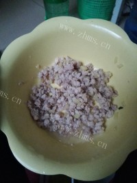 回味无穷的皮蛋瘦肉粥做法图解3)
