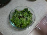 家常菜凉拌茼蒿做法图解4)