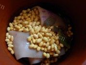 家常菜黄豆炒肉皮做法图解1)