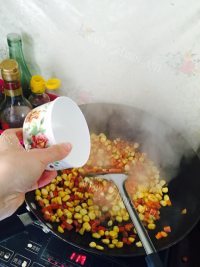 可口的炒三丁做法图解7)