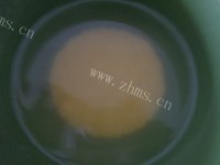 色香味浓的苹果小米粥做法图解2)
