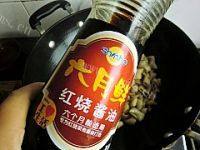 家常菜泡椒肥肠做法图解7)