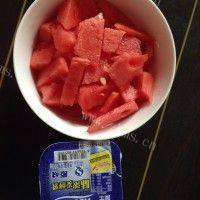 解暑西瓜酸奶冰棒做法图解1)