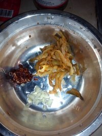 鸡蛋榨菜面做法图解9)